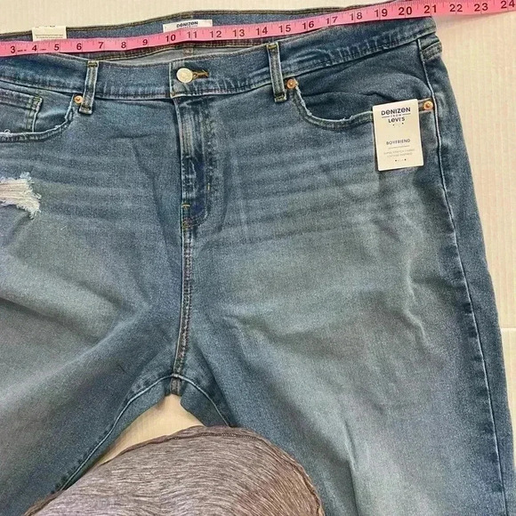 Levi’s Women’s Boyfriend Crop High Rise Distressed Denizen NEW size 20 - Picture 9 of 14